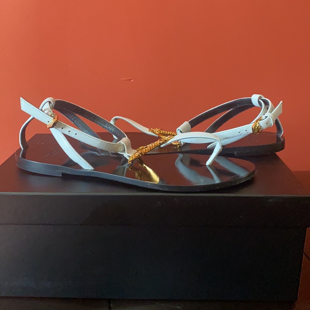 {{{SOLD}}} 💗 VERSACE 💗 - Picture 4 of 8